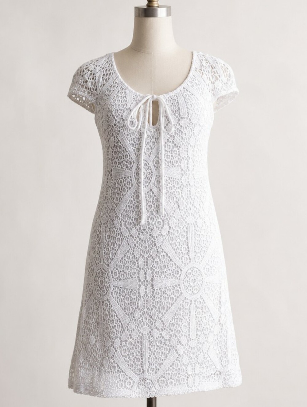 Trina Turk White Crochet Lace Dress • Boho Feminine Coastal Cowgirl • SIZE SMALL